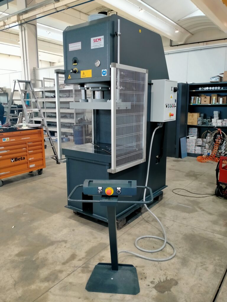 C-Frame hydraulic stamping press