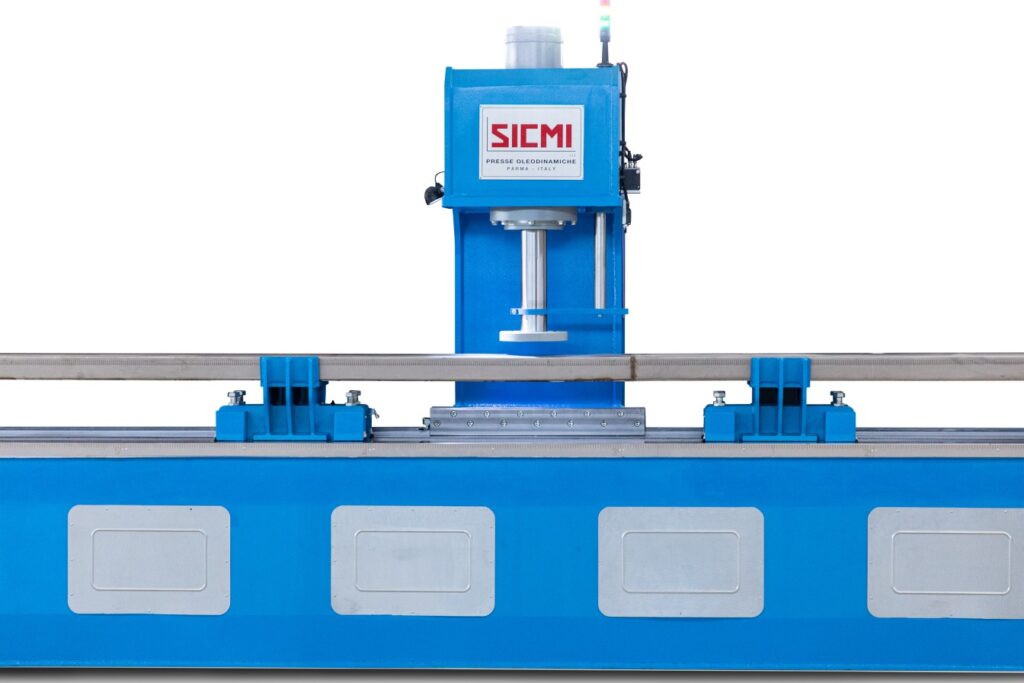 Hydraulic straightening press