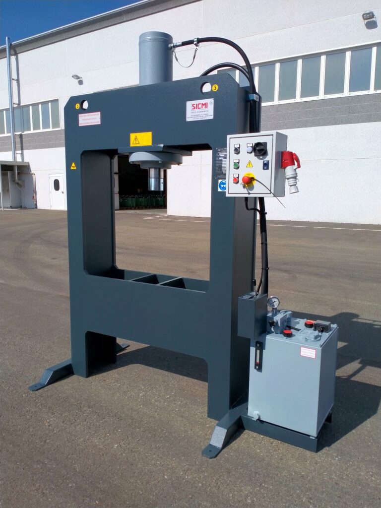 Monobloc hydraulic shop press