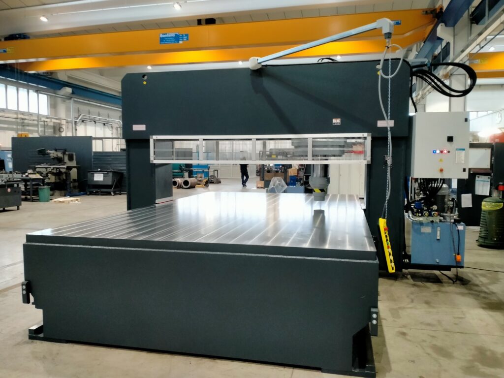 400-ton gantry hydraulic straightening press